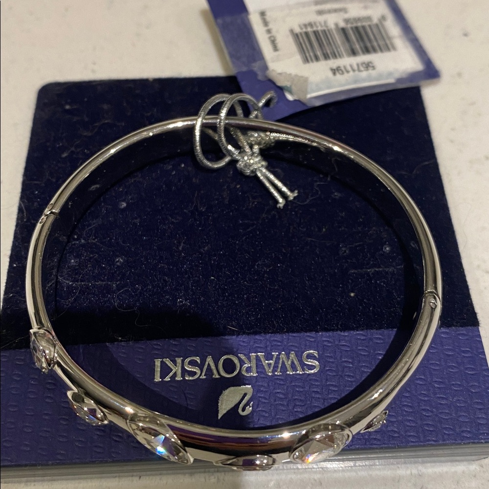 Elegant Silver Sparkling Swarovski Crystal Bangle - Picture 11 of 11